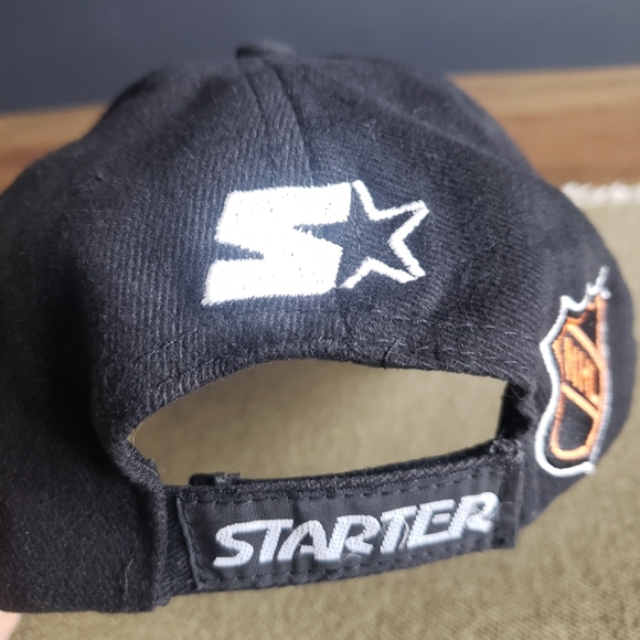 vancouver canucks by starter - Picture 2 of 4